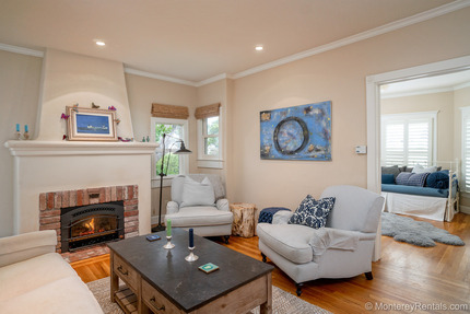 Living Room - Crystal Cottage, Central PG