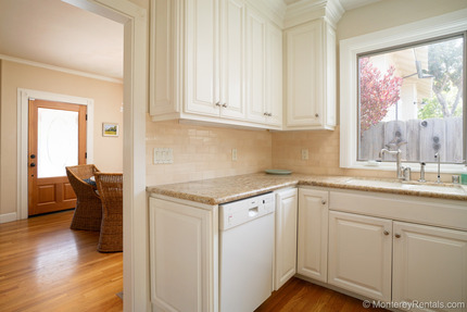 Kitchen - Crystal Cottage, Central PG