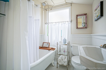Bathroom - Crystal Cottage, Central PG