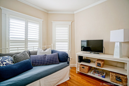 Second Bedroom - Crystal Cottage, Central PG