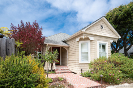 Exterior - Crystal Cottage, Central PG